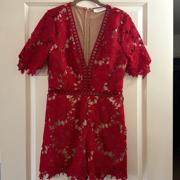 Astr The Label Red Short Sleeve V-neck Battenberg Lace Romper - Size L - Picture 2 of 7